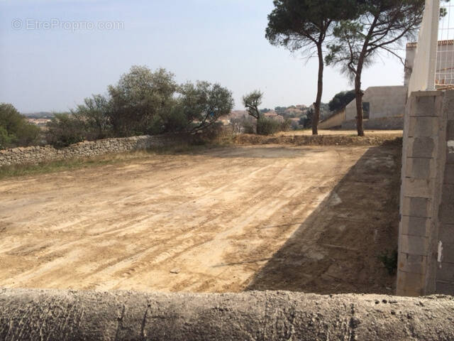Terrain à MEZE