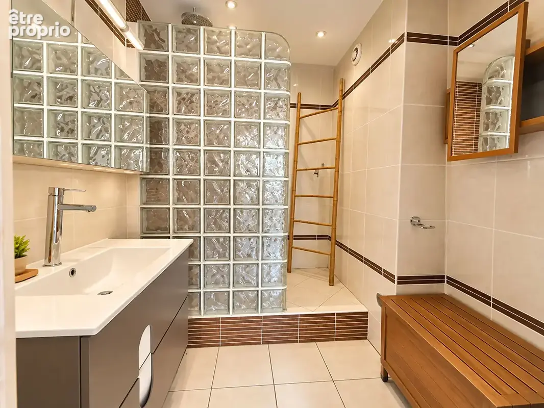 * Exposition Sud - Vue Pinède * APPARTEMENT 3 Pièces avec 2 Chambres *  Parking privé + Cave (83430) SAINT MANDRIER SUR MER * - photo 8