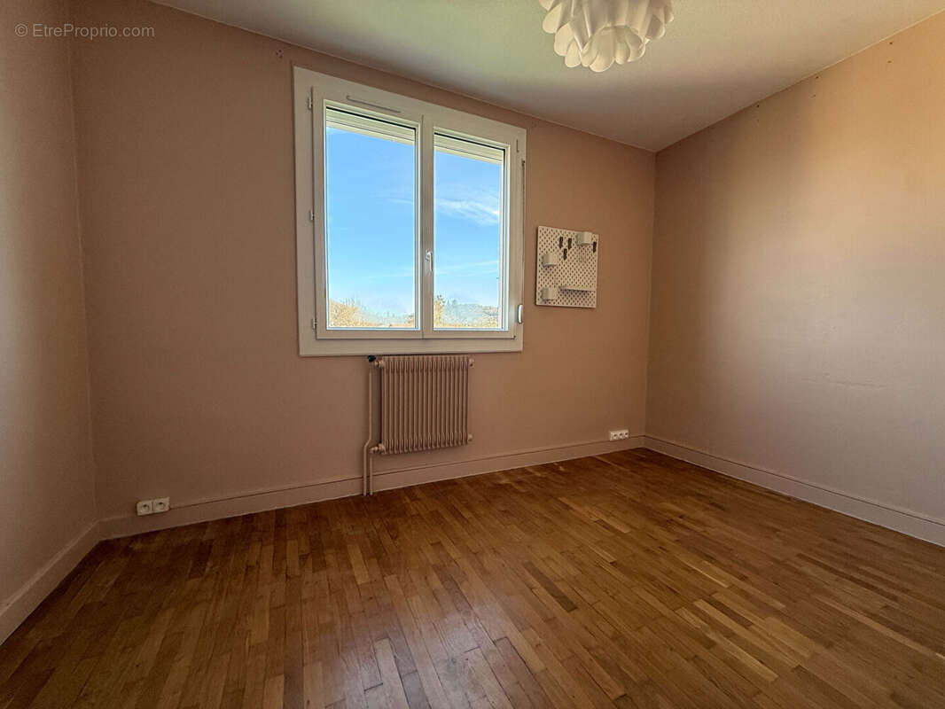 Appartement à MONTMOROT