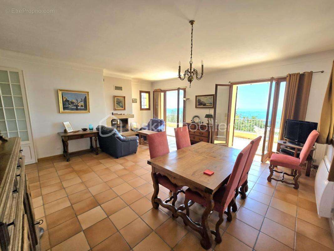 Saint-Jeannet –  propriété avec vue mer panoramique, appartement indépendant et fort potentiel de valorisation - photo 8