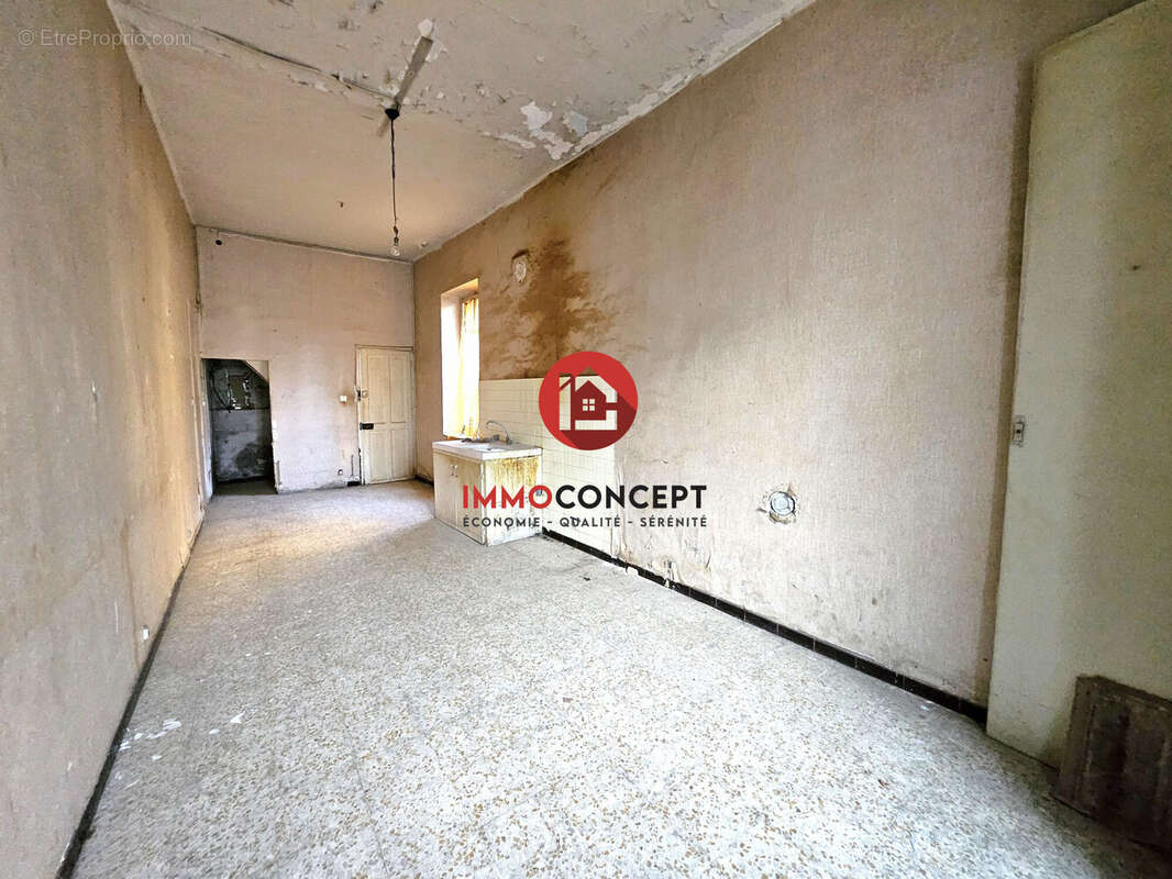 Appartement à BAGNOLS-SUR-CEZE