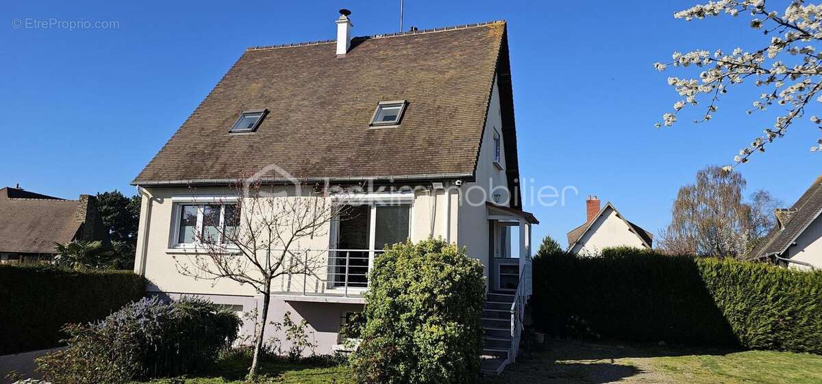 Maison à SAINT-PIERRE-SUR-DIVES