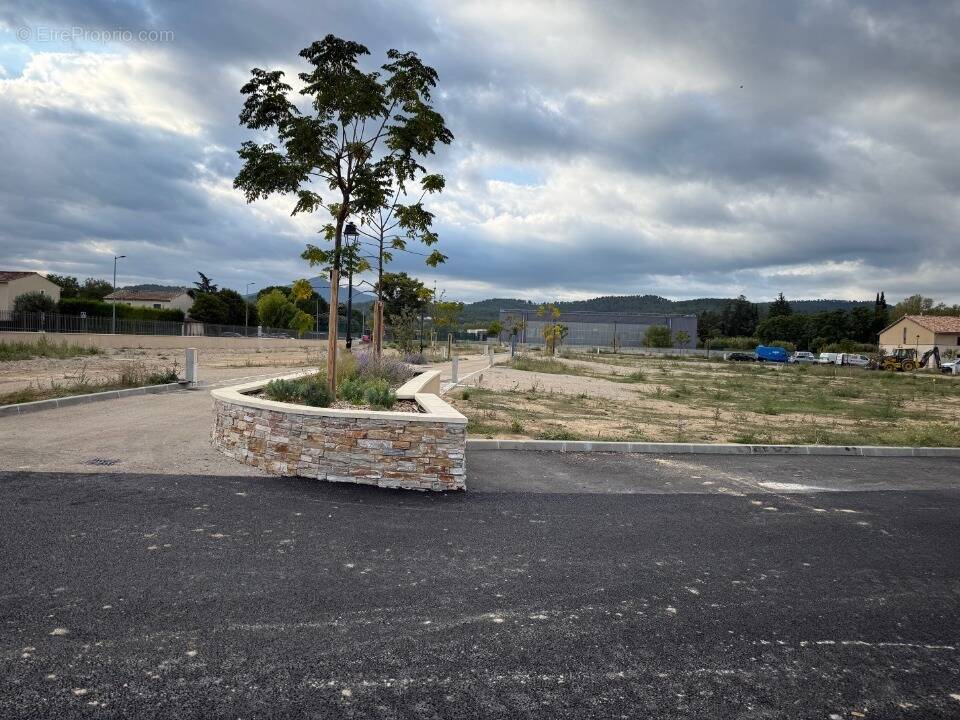 Terrain à PEYROLLES-EN-PROVENCE