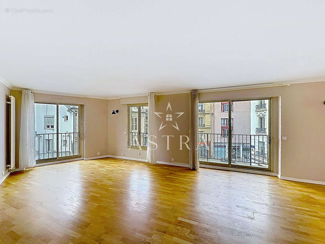 Appartement à PARIS-14E