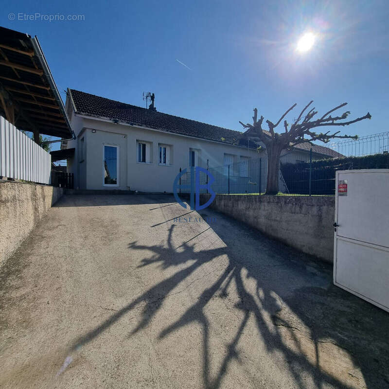 Maison à LA TOUR-DU-PIN