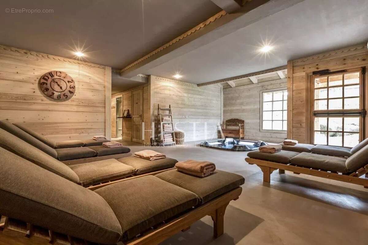 Commerce à COMBLOUX