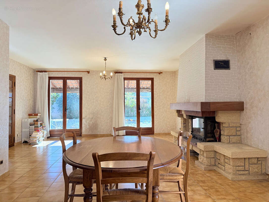 Maison à VALREAS