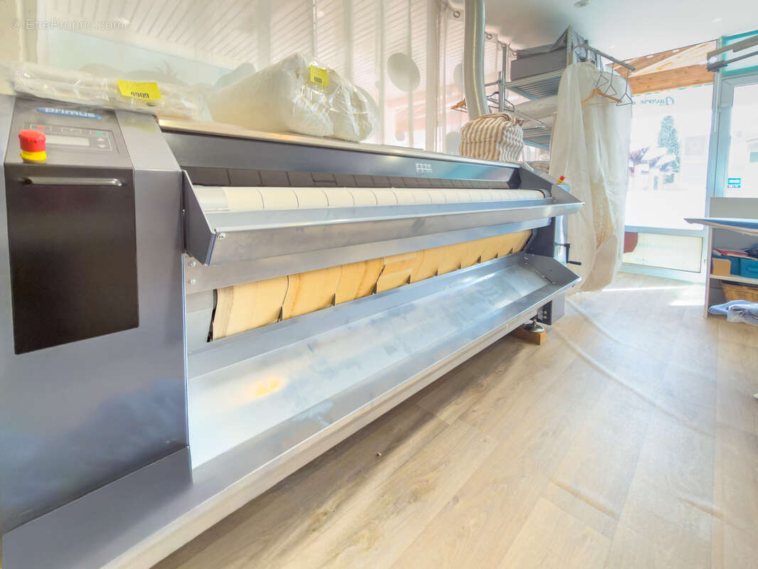 Commerce à LA LONDE-LES-MAURES