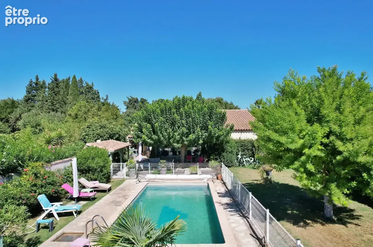 Charmante villa de plain-pied avec piscine et beau terrain arboré - photo 9