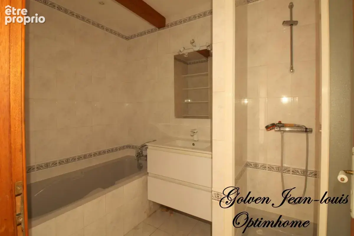 Appartement plein de charme et lumineux à SAINT AFFRIQUE (12) - photo 6