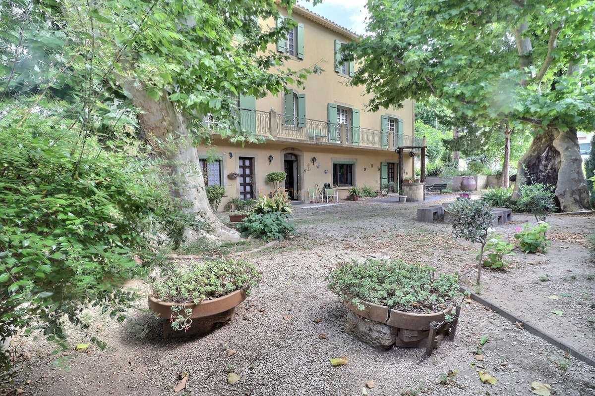 Maison à SAINT-CHAMAS