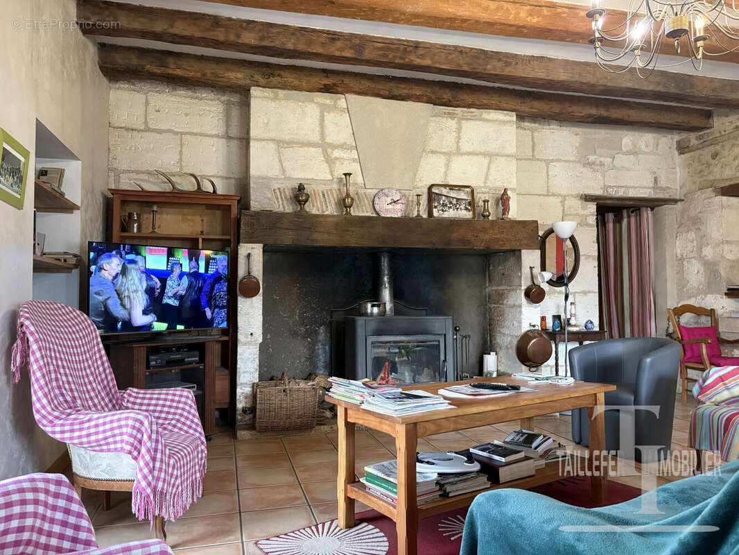 Maison à ANTONNE-ET-TRIGONANT