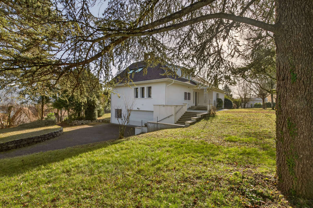 Belley - Maison familiale - Piscine - Joli parc - photo 3