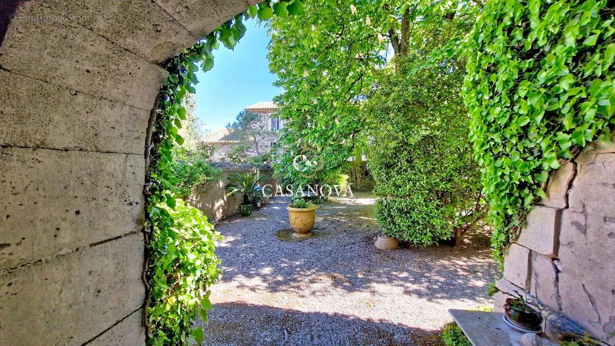 Élégante Maison de Maître avec parc et vastes dépendances aux portes de Pézenas - photo 7