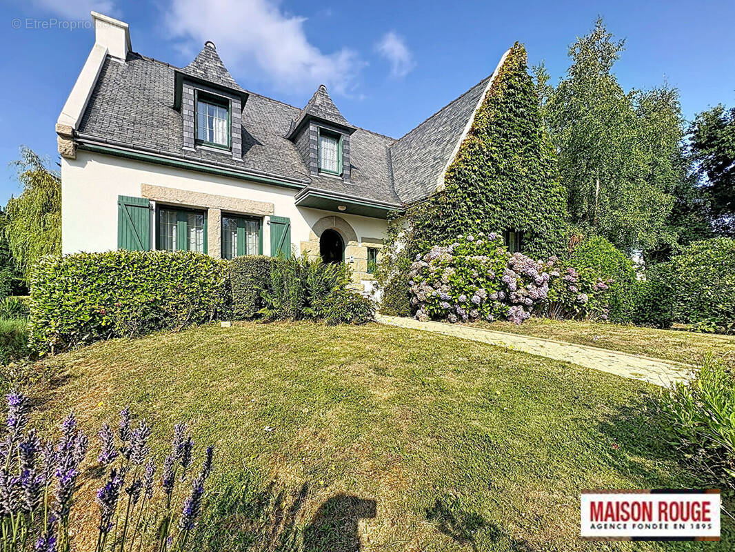 Maison familiale à vendre à Saint-Quay-Portrieux avec grand terrain arboré, beaux volumes et fort potentiel - photo 1