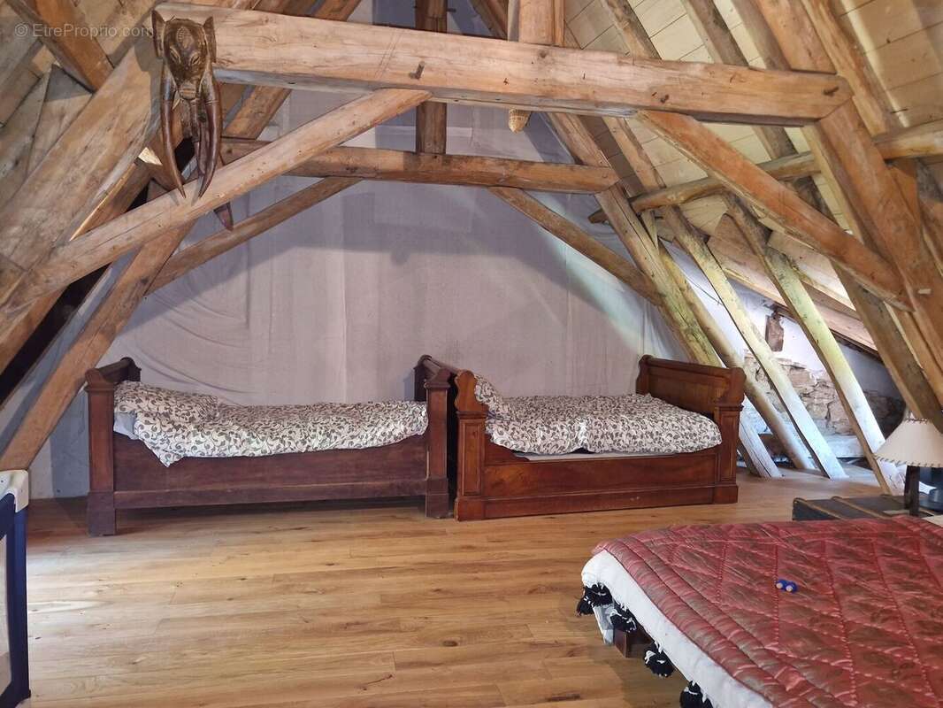 Propriété de charme avec dépendances, piscine et jardin dans un hameau. - photo 17