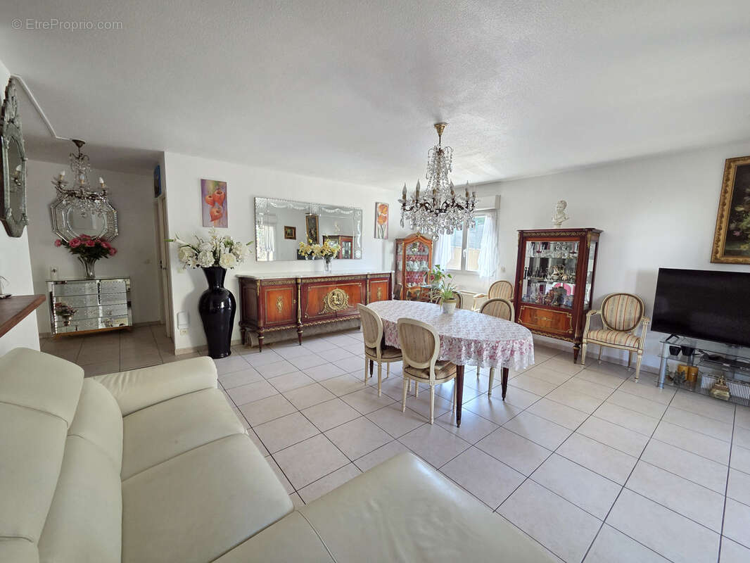 Appartement 4 pièces - terrasse - piscine - garage et parking - photo 2