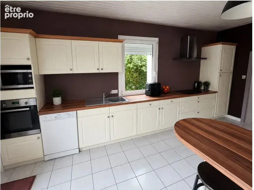 Les Herbiers en  campagne, longère rénovée de 180 m2 , grandes  5 chambres  sur plus de 1500m2 de terrain , puits et dépendances - photo 7