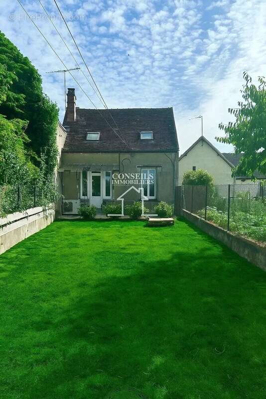 Maison à VILLENEUVE-SUR-YONNE