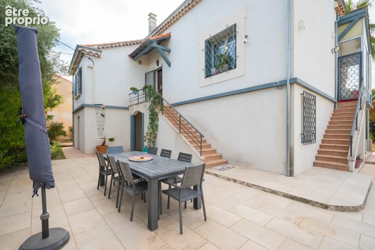 Une propriété pleine de charme comprenant deux appartements indépendants avec deux entrées séparées sur un ter - photo 31