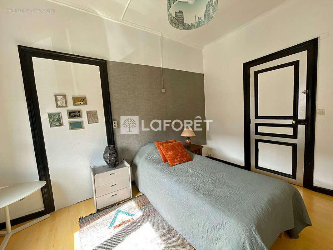 Maison de caractère avec 5 chambres, jardin et deux garages - Rare à la vente - photo 10