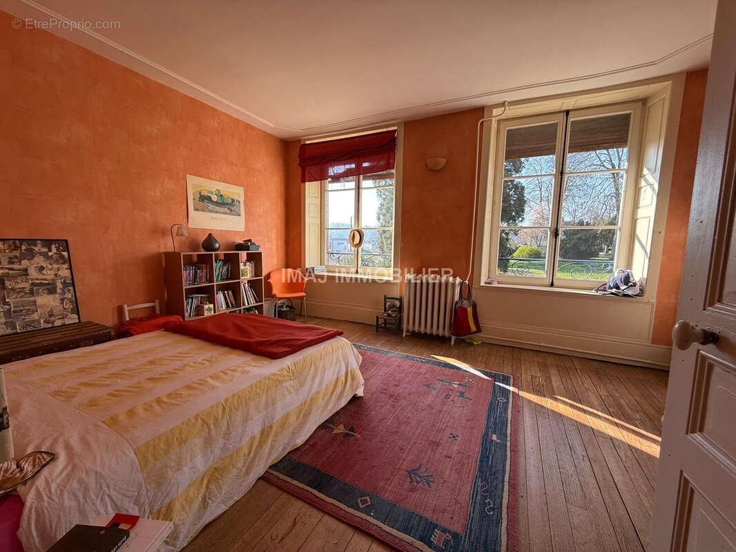 Maison à MIRECOURT
