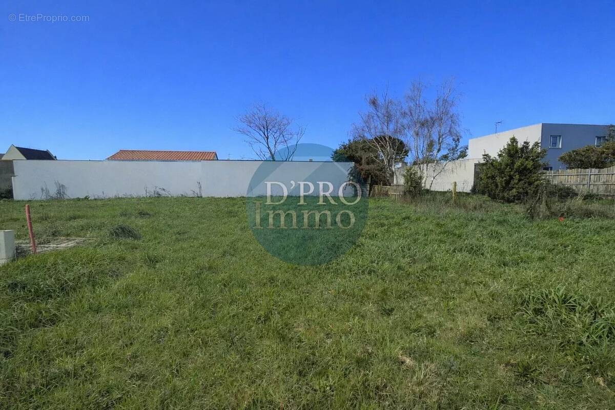 Terrain à LES SORINIERES