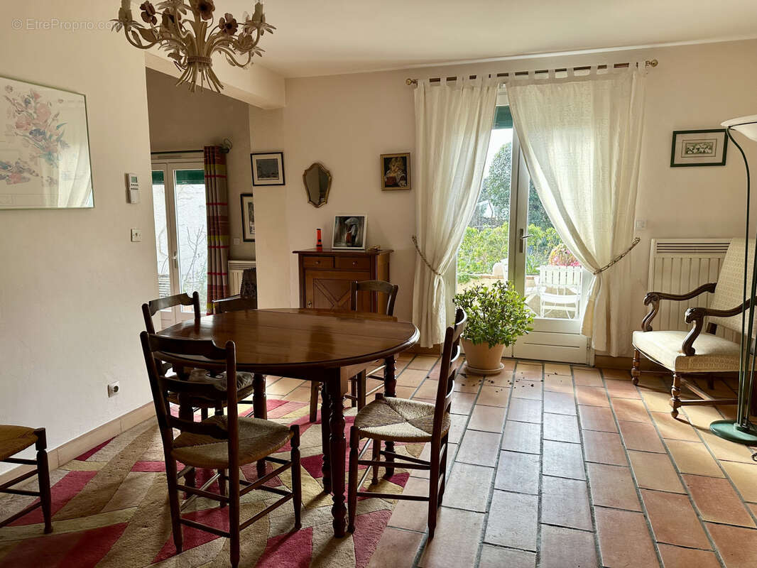 Maison à CHARLY