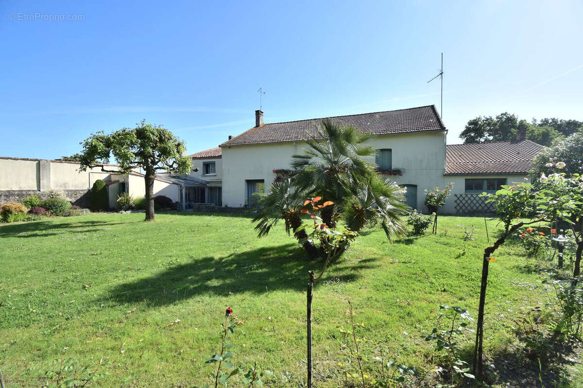 Maison à GENESTON
