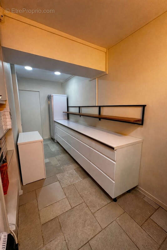 Commerce à FONTAINEBLEAU