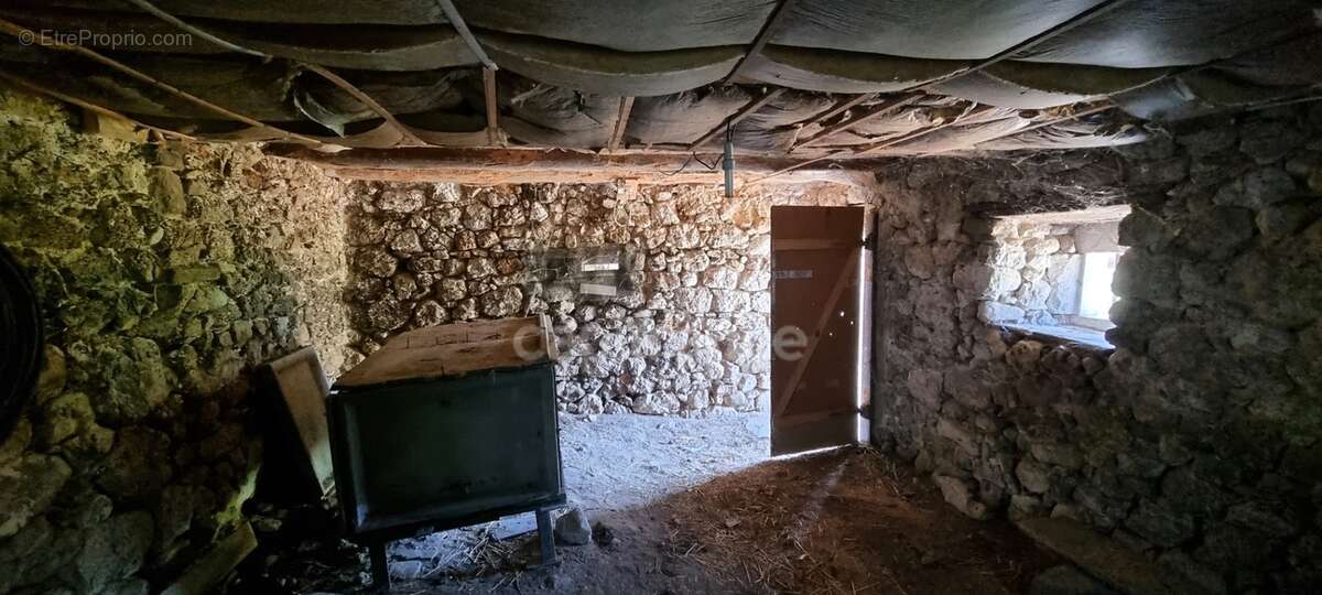 Maison T4 82m² avec Grange 300m² à rénover - photo 35