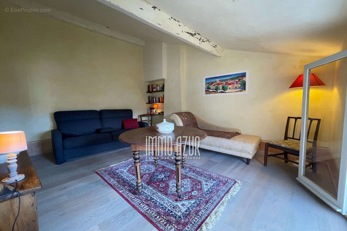 Appartement à TOURRETTES-SUR-LOUP