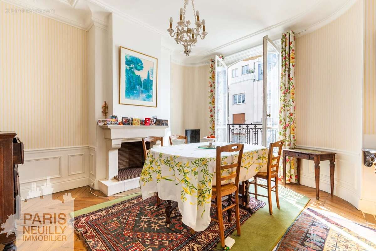 Appartement à PARIS-16E