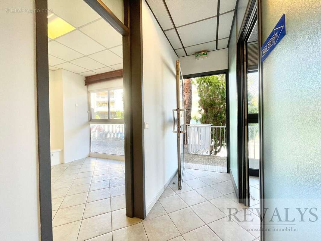 Alpes maritimes (06) - antibes proche centre ville - a vendre local commercial /bureaux - photo 6