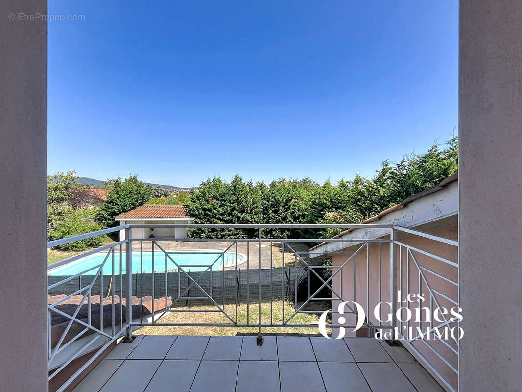 Maison familiale de 130 m2 sur 1 100 m2 de terrain avec piscine à 300 M du centre de Brindas - photo 15