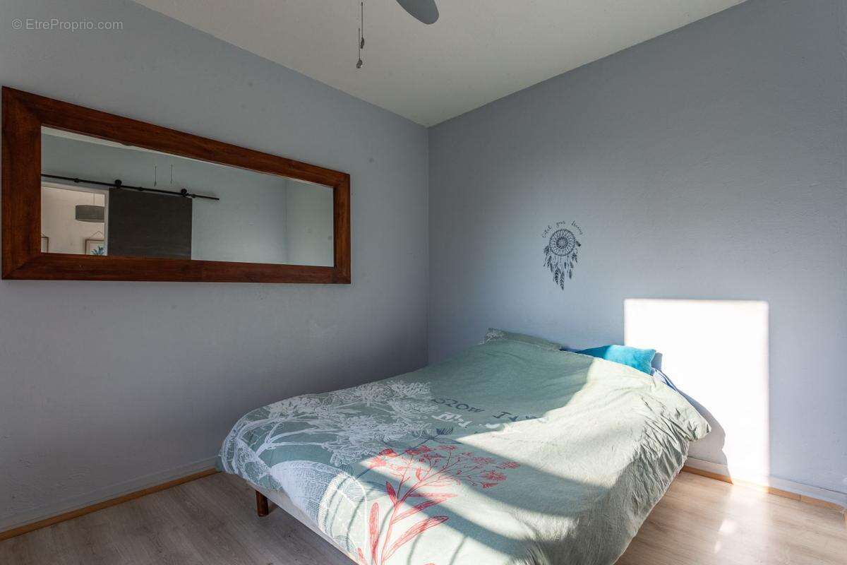 Proche commodités - Appartement 4 pièces de 70.75 m² - 3 CHAMBRES - PARKING & CAVE - photo 9