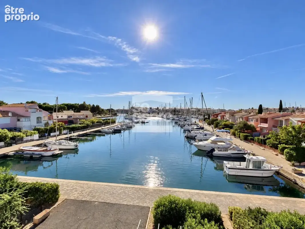 Réf : 2342 - Vente 3 Pièces avec magnifique vue sur le Port, sur l'île des Marinas ! - photo 2