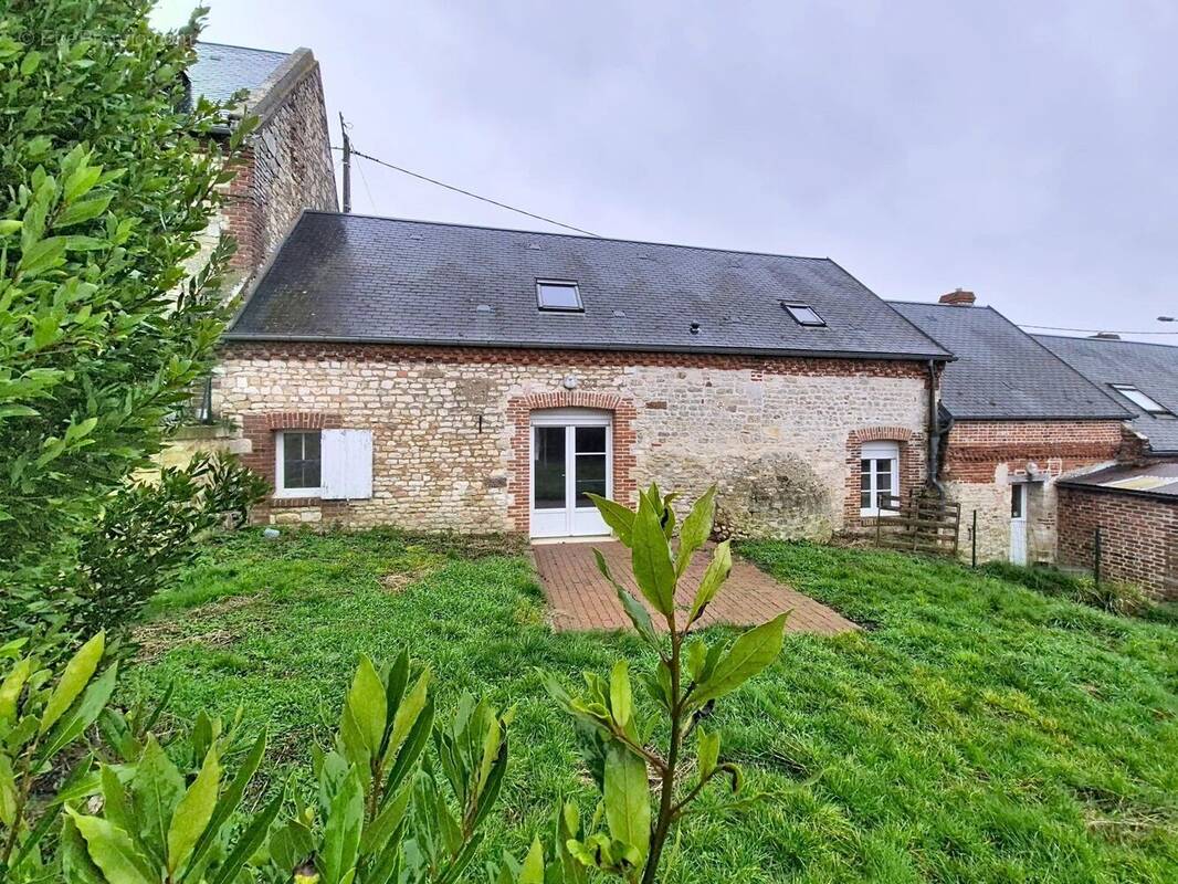 Maison à TOULIS-ET-ATTENCOURT