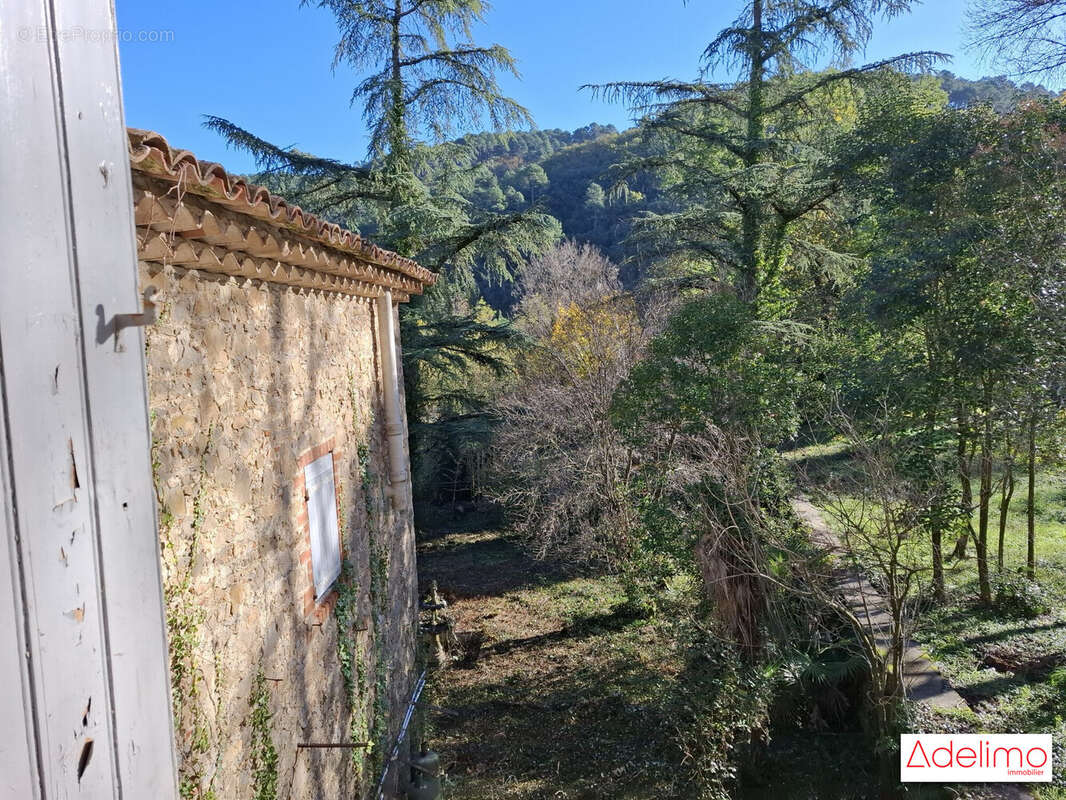 espace de 3000 m2  - Maison à GENERARGUES