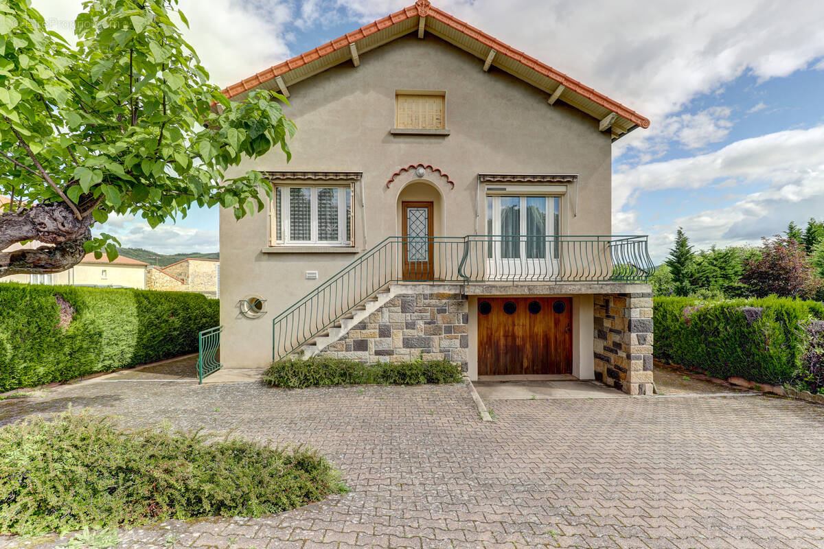 Maison à LES MARTRES-DE-VEYRE