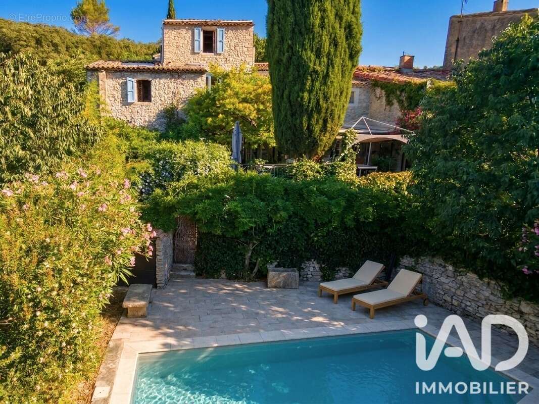 Maison 218 m² à Corconne  - photo 2