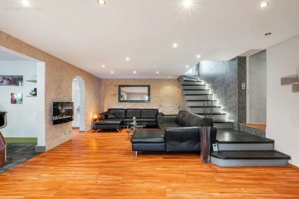 Maison à COLOMARS