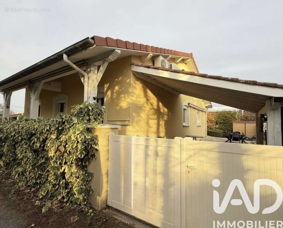 Photo 2 - Maison à VEAUCHE