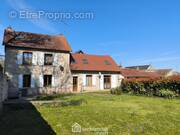 Bel ensemble immobilier comprenant deux maisons pour une surface totale de 182 ² - Maison à PRESLES-ET-BOVES