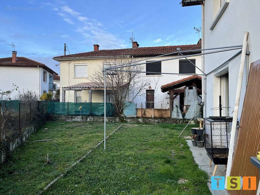 Maison à MONTREJEAU