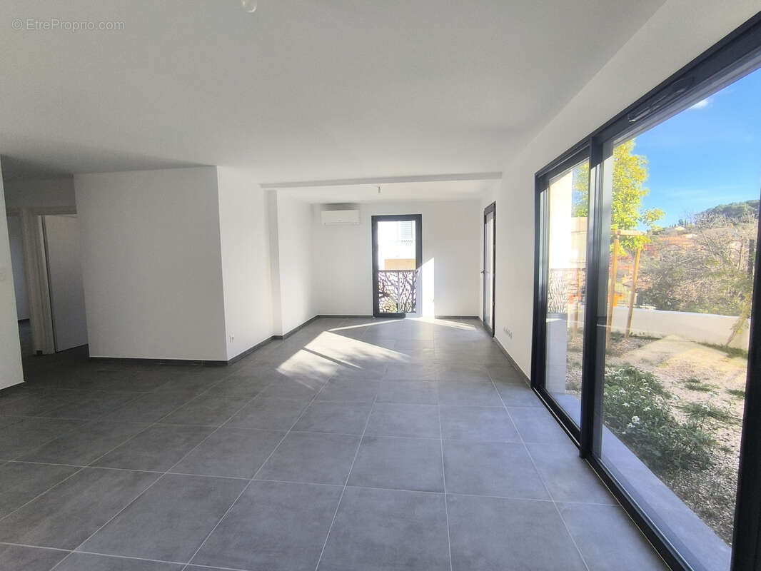 Appartement à SIX-FOURS-LES-PLAGES