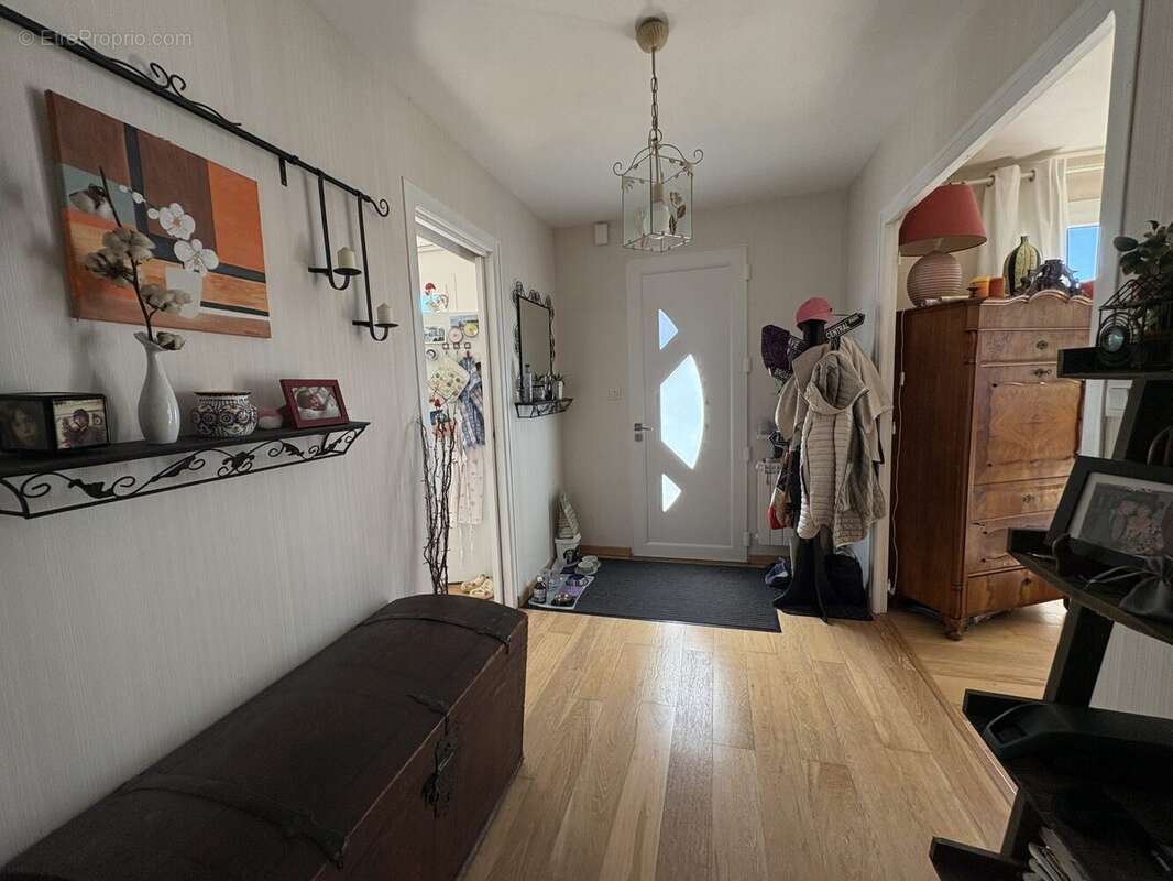 Maison 121 m² à Brehal  - photo 9