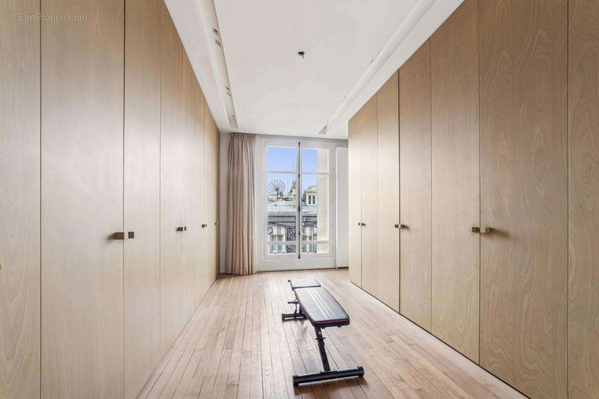 Appartement à PARIS-16E