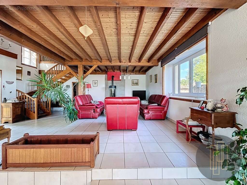 Maison à SAINT-ETIENNE-DES-OULLIERES