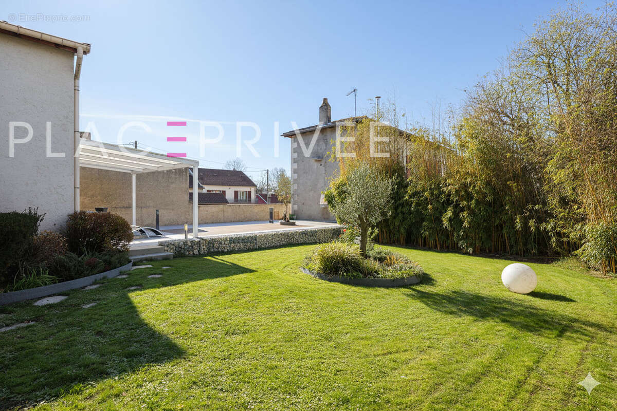 Maison à CHOLOY-MENILLOT